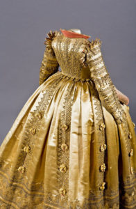 Werbemotiv-Damenkleid-Schraege_RA-angeschnitten-RK-i.-0045_x_01